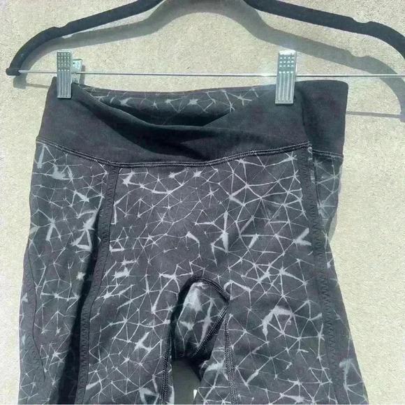 Lululemon Pedal Pace Coal Black Print Bikers Short Star Crushed - Picture 2 of 5